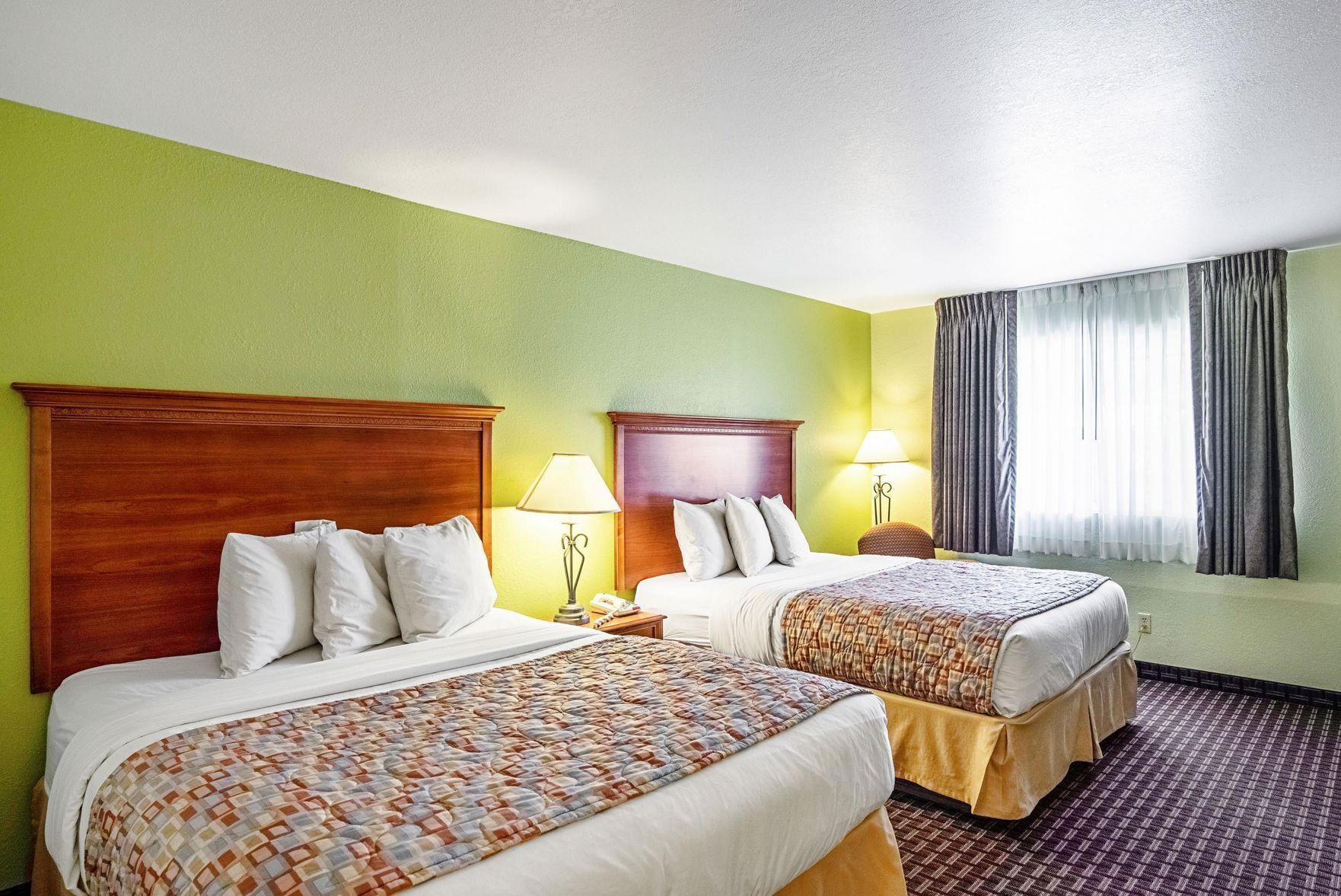 Egyptian cotton sheets, premium bedding, pillowtop beds, desk