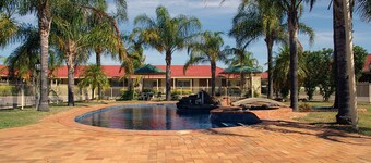 ไพน์ คันทรีคลับ มอเตอร์ อินน์