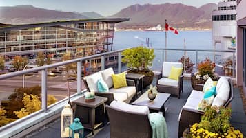 Premium bedding, down comforters, pillowtop beds, minibar