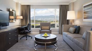 Suite, 1 cama de matrimonio grande con sofá cama, vistas al puerto | Ropa de cama de alta calidad y edredones de plumas