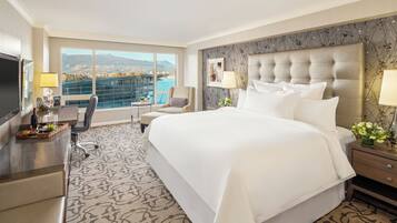 Chambre, 1 trĂšs grand lit, vue port (Fairmont Gold) | Vue de la chambre