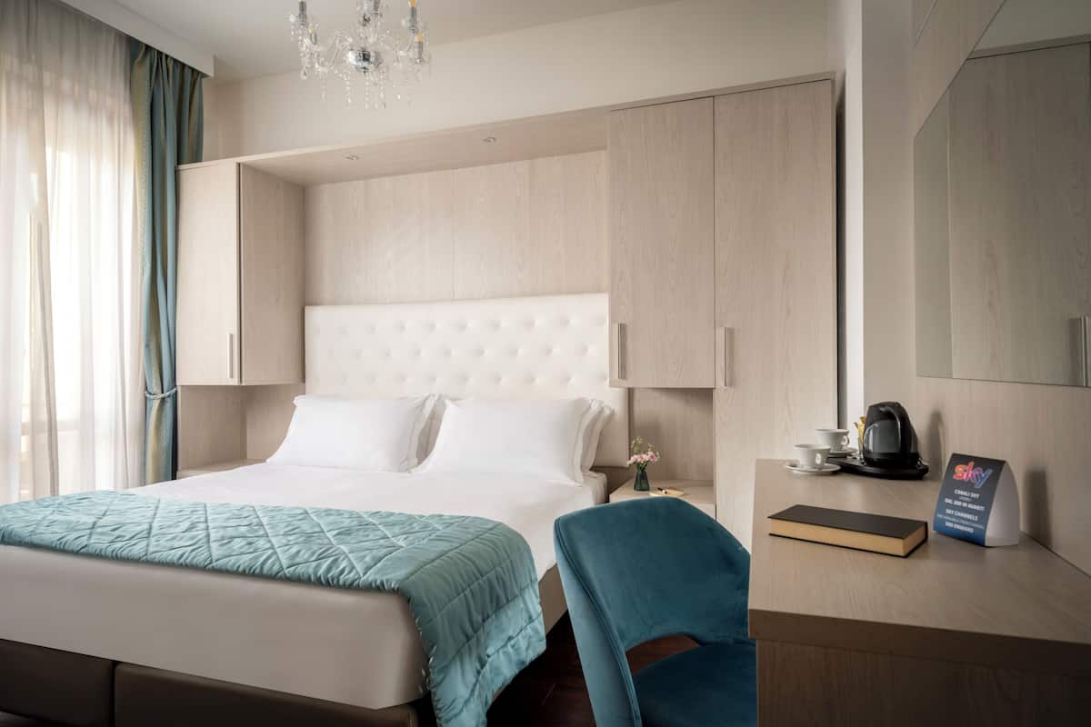 Camera Superior con letto matrimoniale, balcone | Down comforters, minibar, in-room safe, desk
