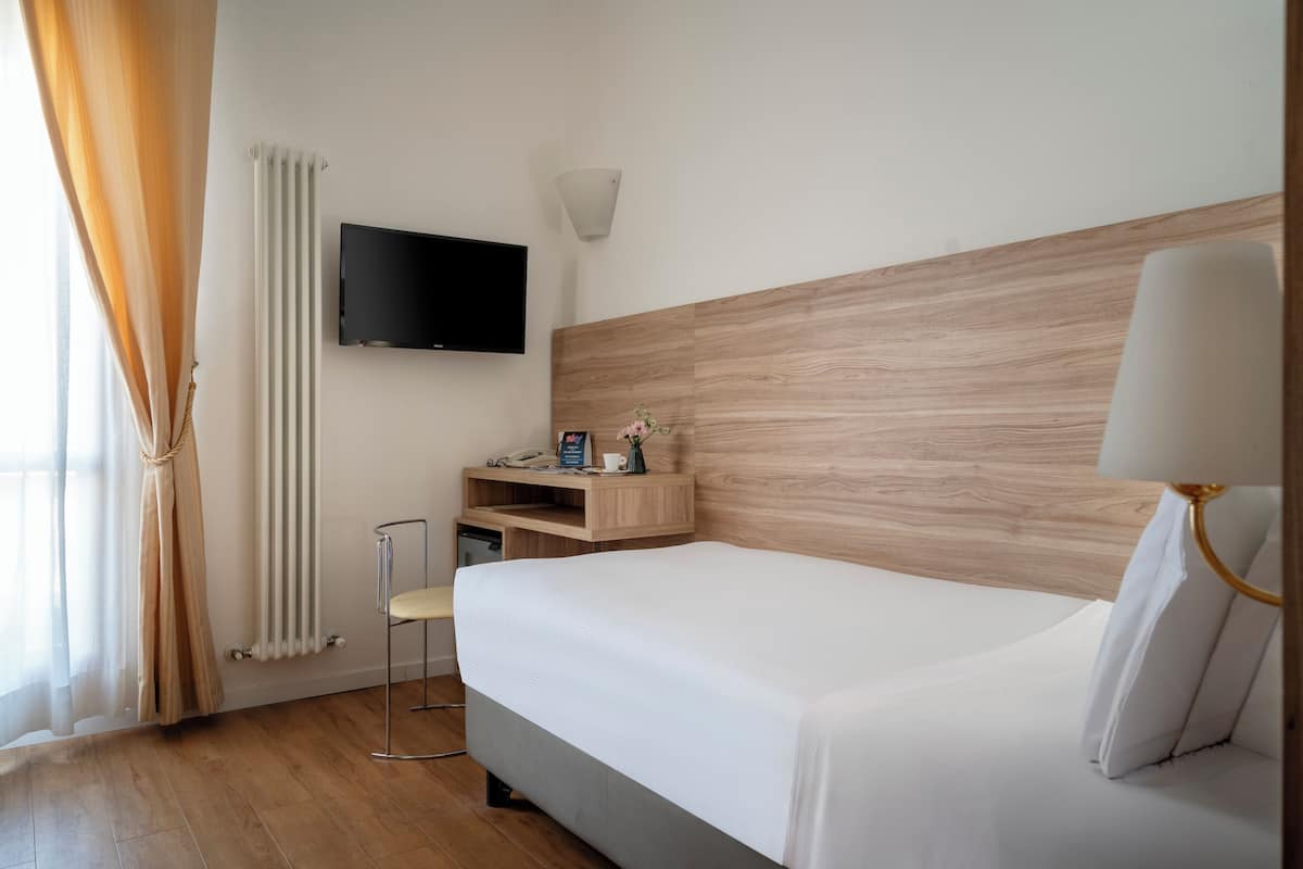 Classic Single Room | Down comforters, minibar, in-room safe, desk