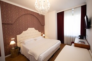 Superior Family Room Depandance | 羽絨被、迷你吧、客房內保險箱、書桌