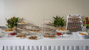 Tägliches Frühstücksbuffet gegen Gebühr