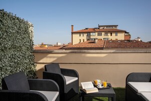 Kamer, terras, uitzicht op stad | Terras