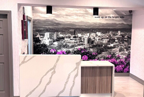 Lobby - La Quinta Inn & Suites by Wyndham Asheville Downtown (Asheville)