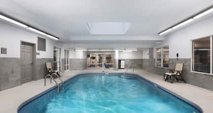 La Quinta Inn & Suites By Wyndham Asheville Downtown