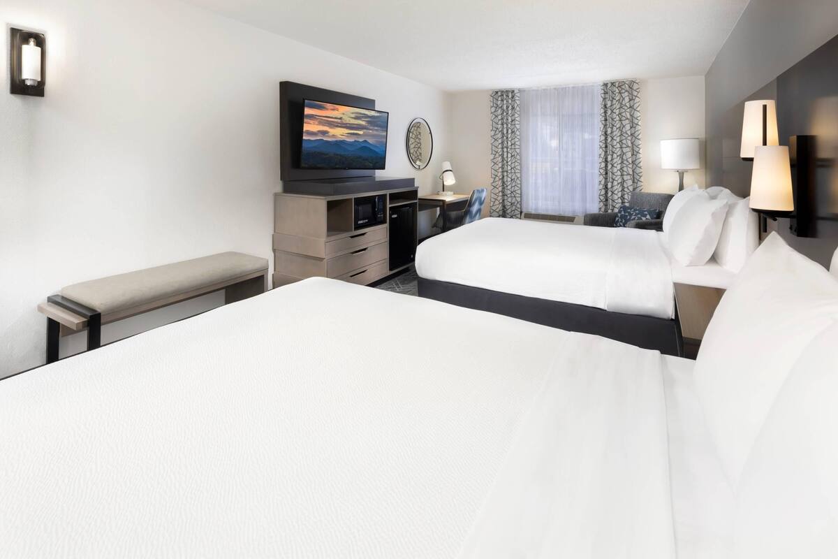 1 bedroom, premium bedding, desk, blackout curtains