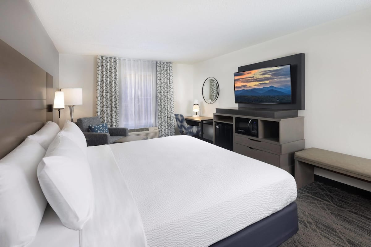 Premium bedding, desk, blackout drapes, iron/ironing board