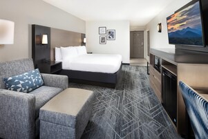 Room, 1 King Bed, Non Smoking | Premium bedding, desk, blackout drapes, iron/ironing board