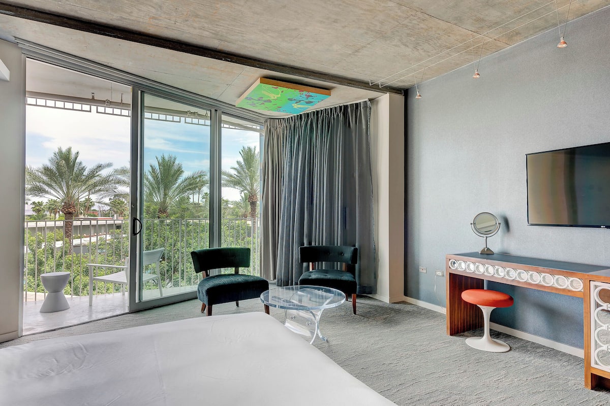 1 bedroom, premium bedding, pillow-top beds, minibar