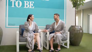 Couples treatment rooms, sauna, hot tub, body treatments, hydrotherapy