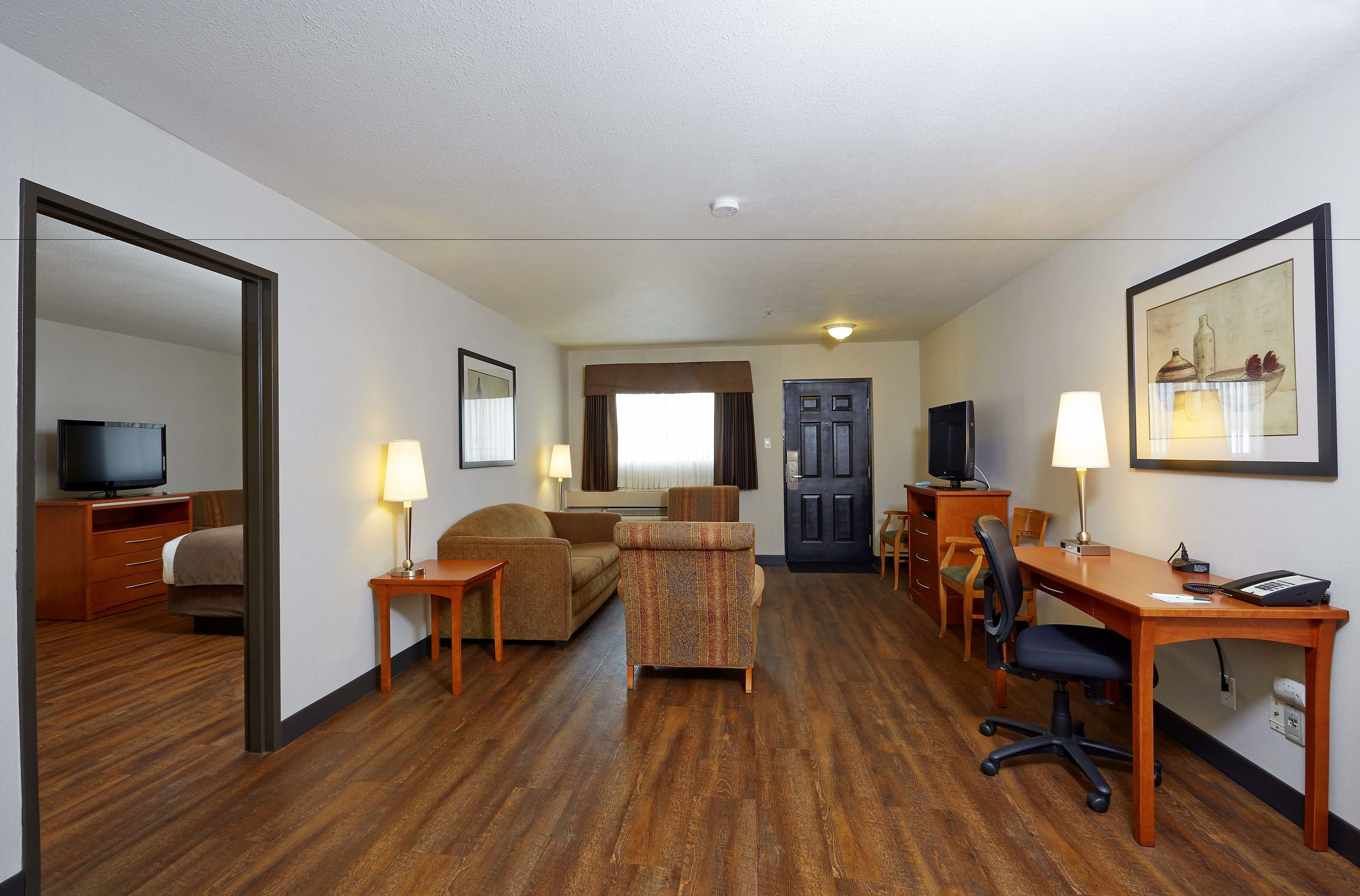 suite, 1 king bed with sofa bed, non smoking, ground floor (pet friendly) | living room | 37-inch lcd tv with cable channels, tv