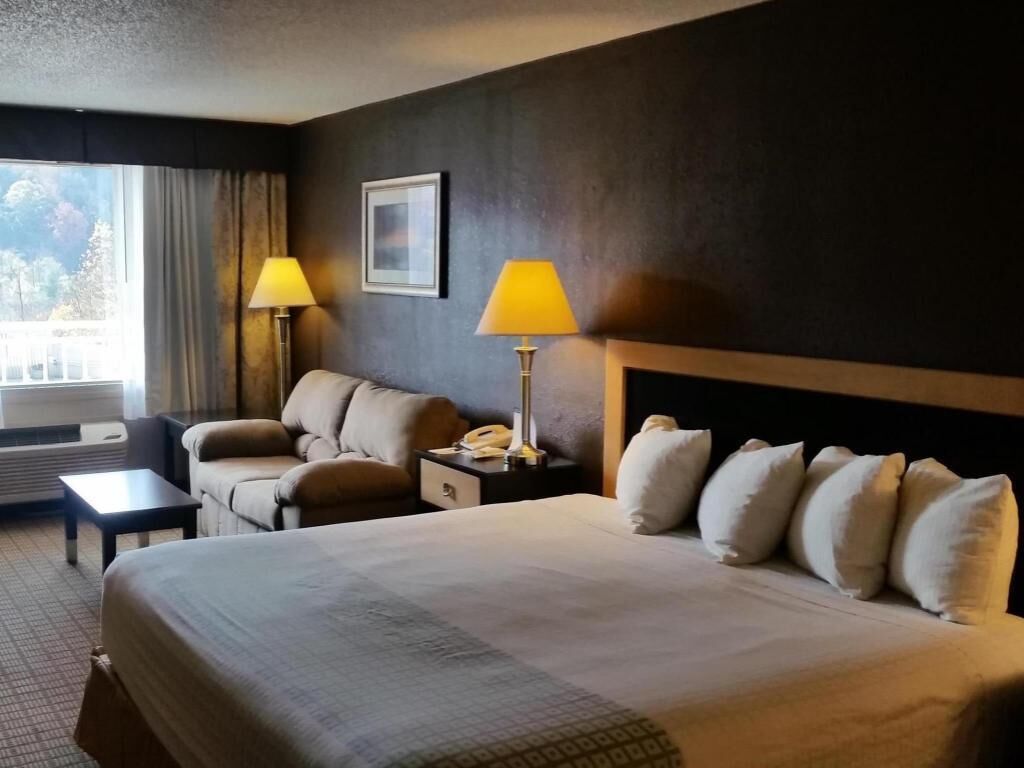 Caja de seguridad en la habitación y escritorio 