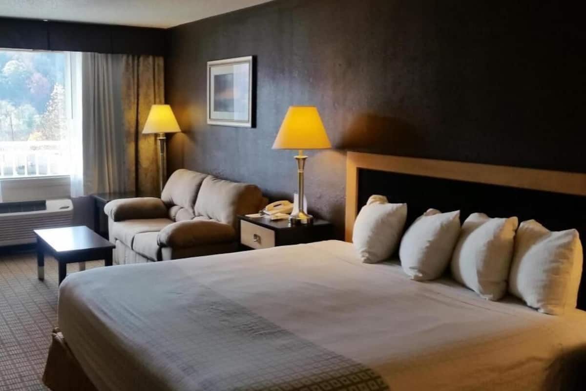 Tallelokero huoneessa, työpöytä