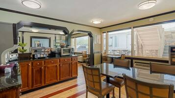 Desayuno continental incluido todos los días