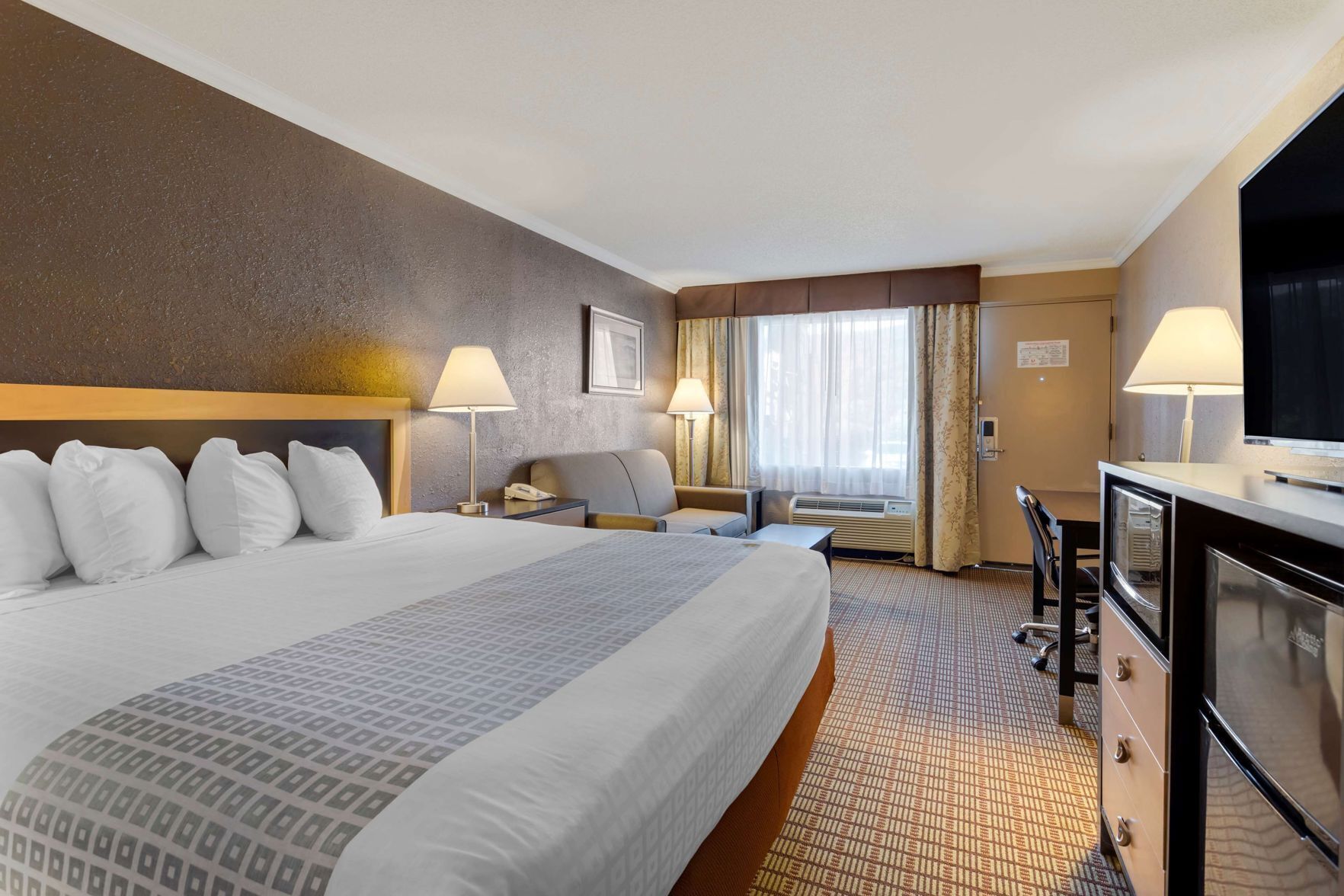 Caja de seguridad en la habitación y escritorio 