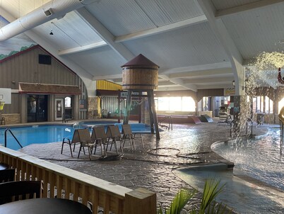Wasserbahn Waterpark Smock Hotel & Resort