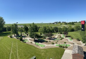 Mini-golf