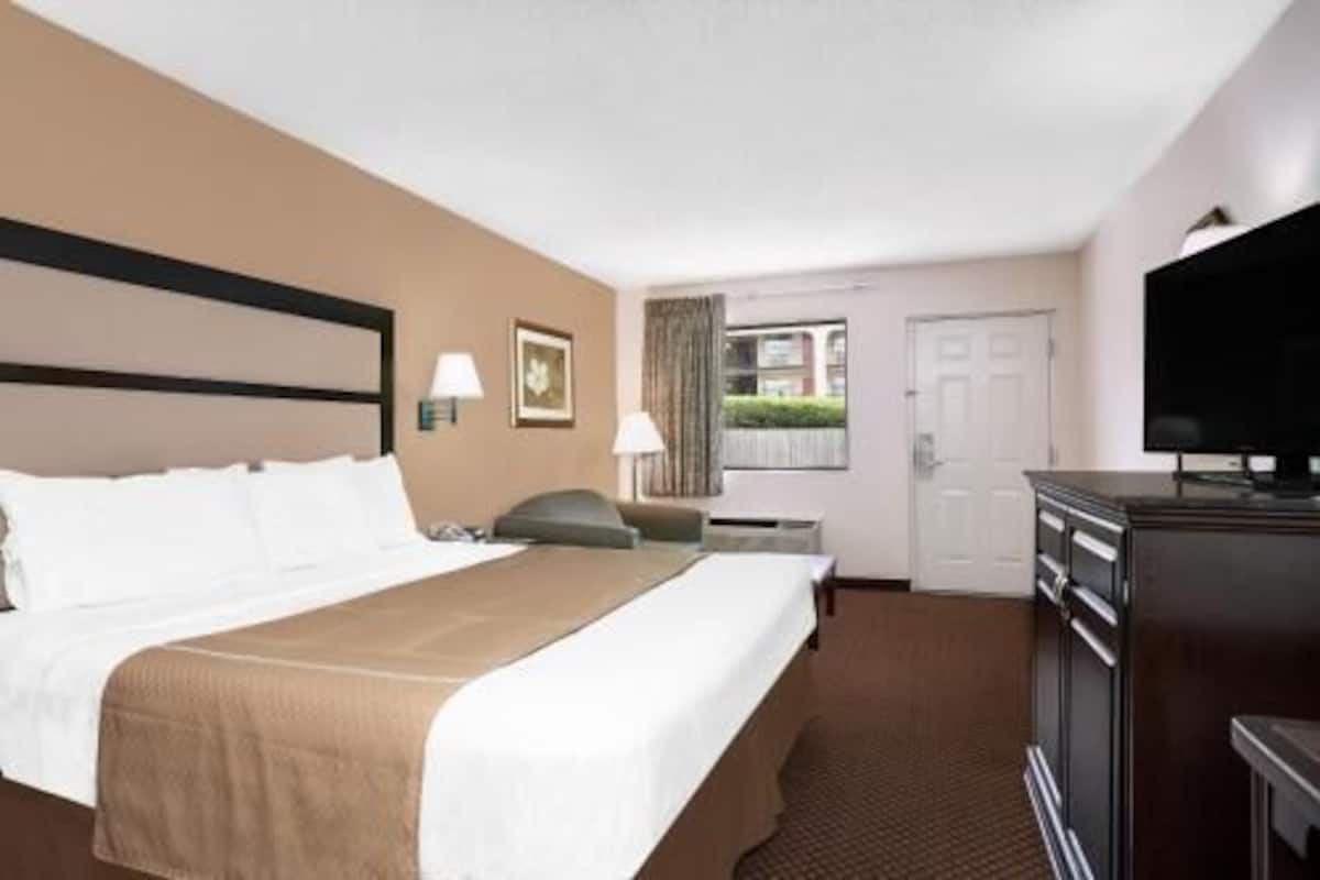 Blackout drapes, iron/ironing board, free cribs/infant beds, free WiFi