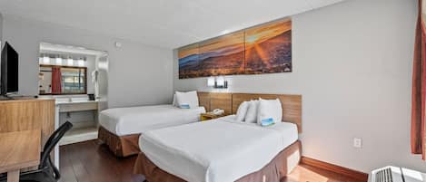 Sengetøy av topp kvalitet, skrivebord og strykejern/-brett