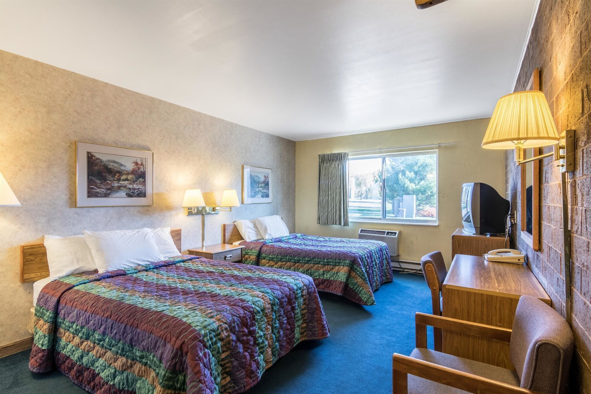 Desk, free WiFi, bed sheets