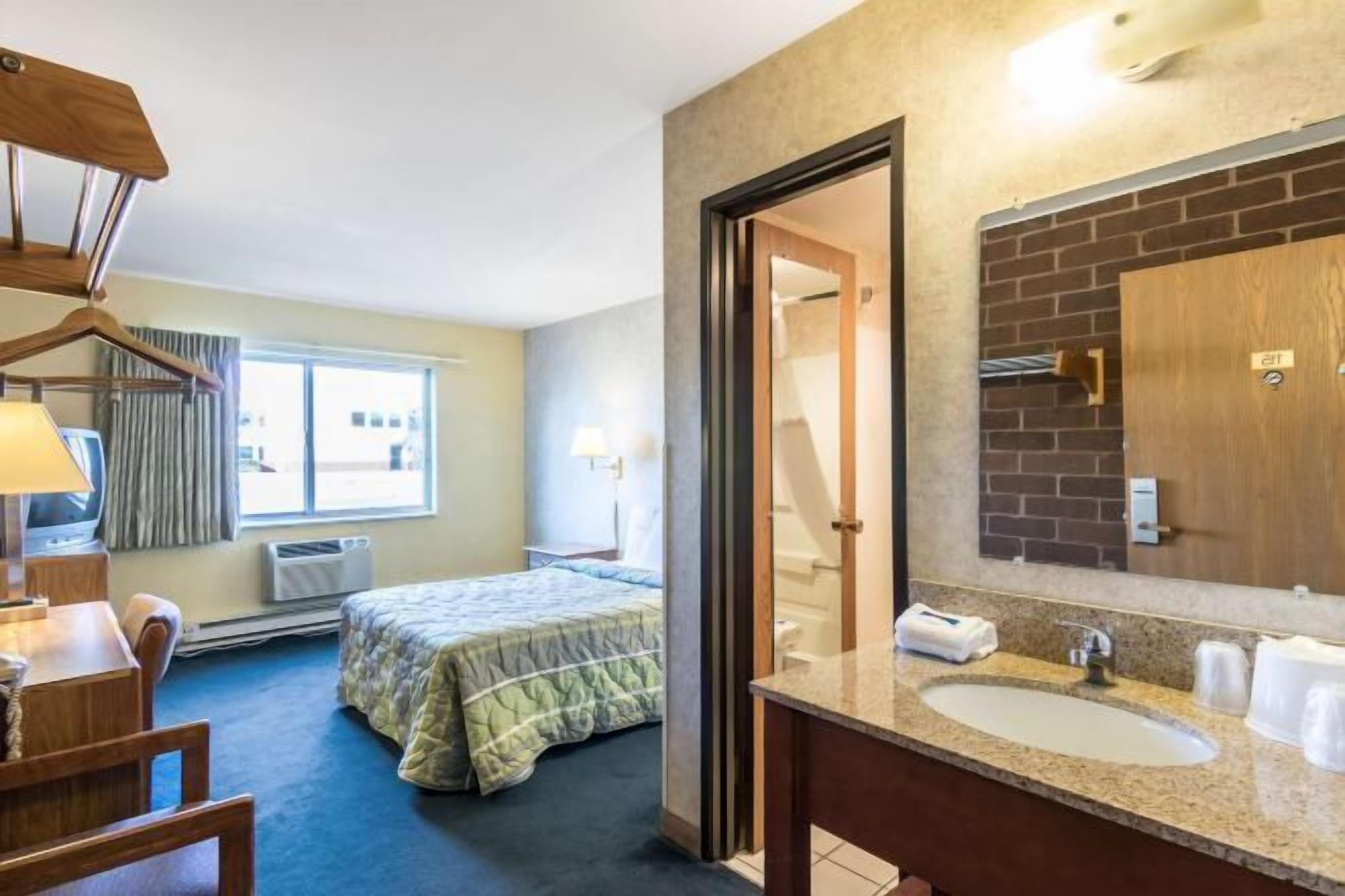 Desk, free WiFi, bed sheets