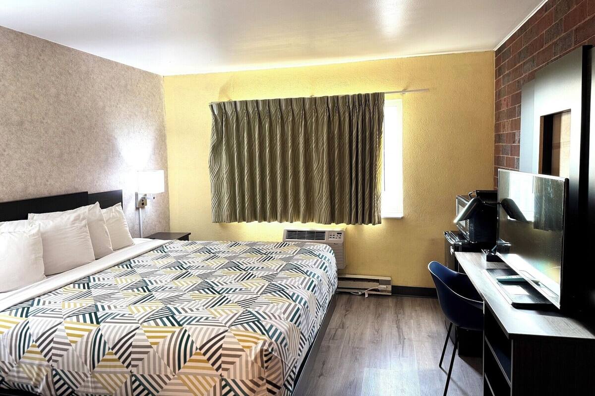 Desk, free WiFi, bed sheets