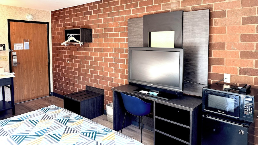 Motel 6 Eau Claire, WI