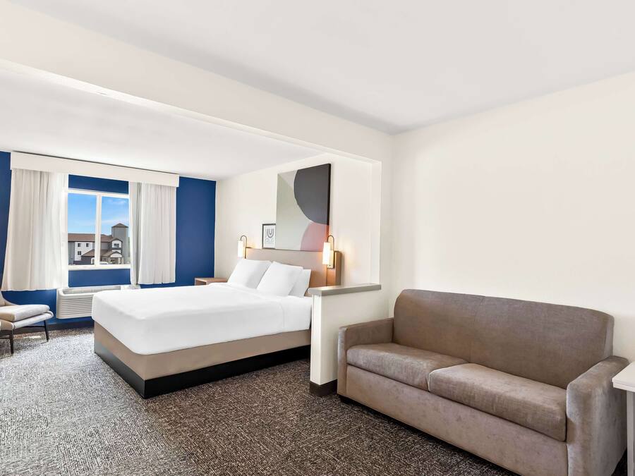 Studio, 1 Tempat Tidur King | Area keluarga | TV