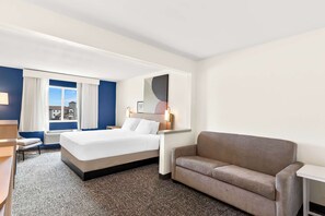 إستديو - سرير ملكي | منطقة المعيشة | تلفزيون