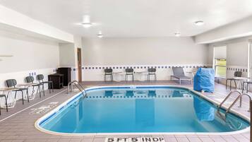 Una piscina cubierta