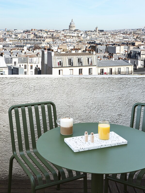 Junior Suite (La Rosalie) | 1 bedroom, premium bedding, pillowtop beds, in-room safe