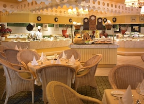 2 restaurantes; se sirven desayunos