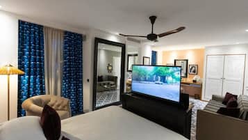 Minibar, in-room safe, free WiFi, bed sheets