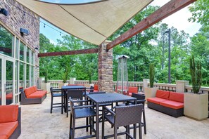 Terrace/patio - Hampton Inn & Suites Raleigh/Crabtree Valley (Raleigh)