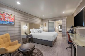 Habitación estándar, 1 cama de matrimonio grande, no fumadores | 1 dormitorio, caja fuerte, escritorio y cortinas opacas