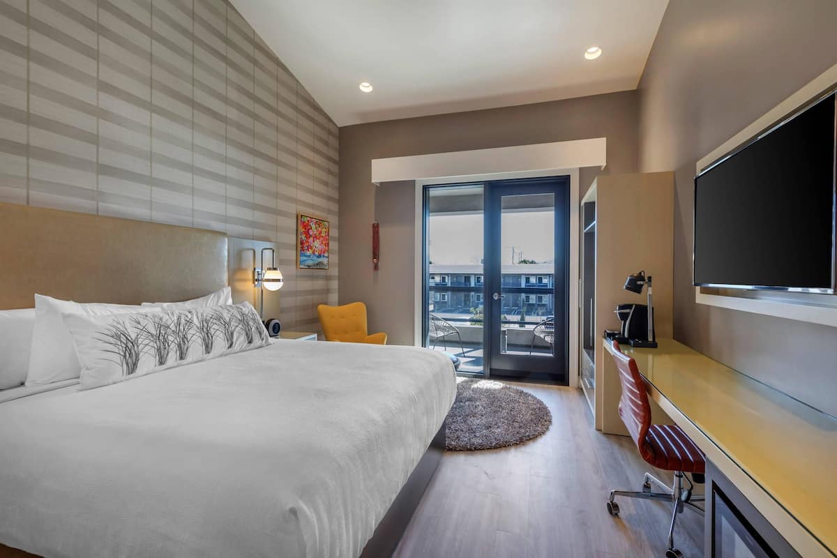 1 bedroom, in-room safe, desk, blackout curtains