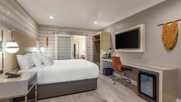 Habitación estándar, 1 cama de matrimonio grande, no fumadores | 1 dormitorio, caja fuerte, escritorio y cortinas opacas