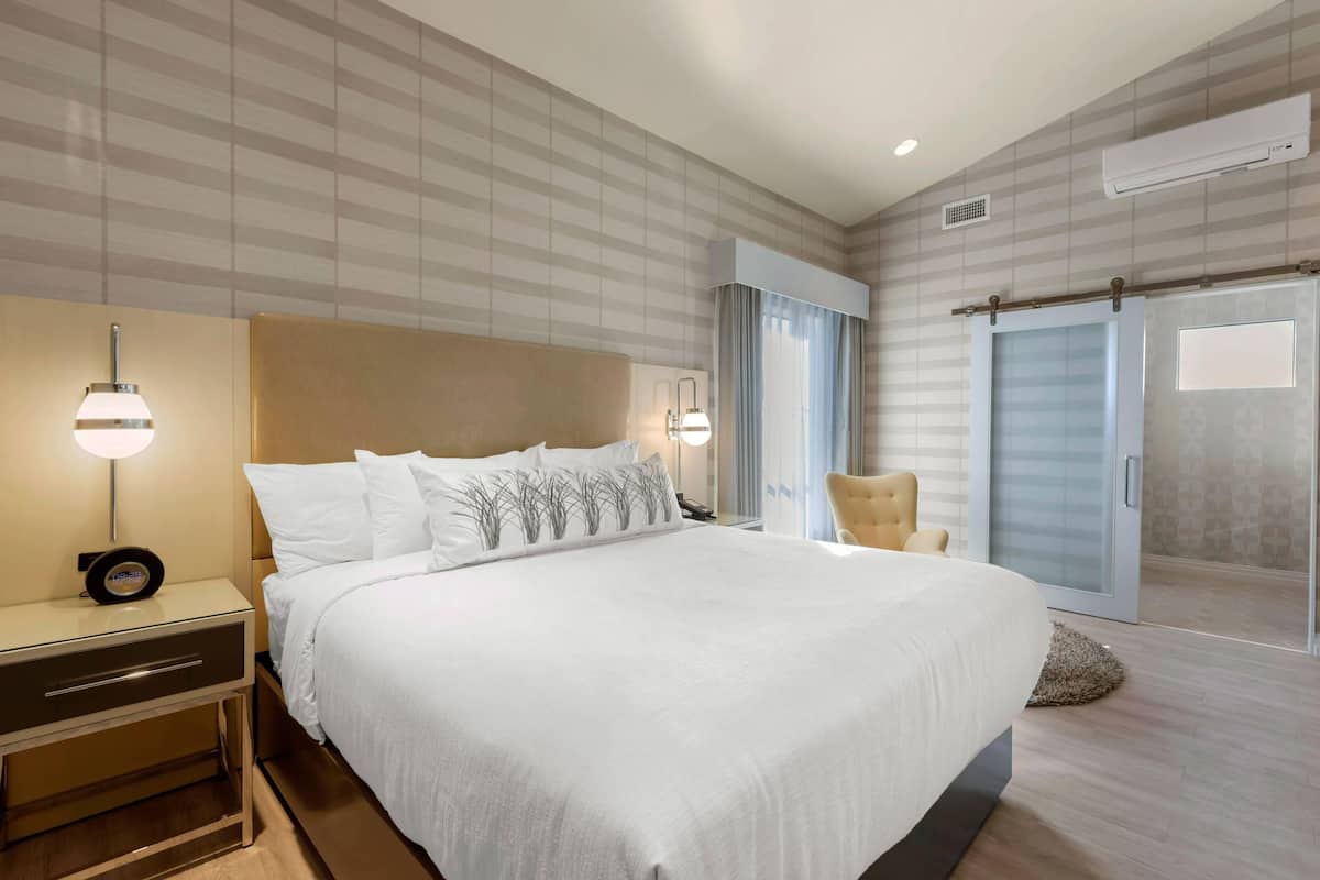 1 bedroom, in-room safe, desk, blackout curtains