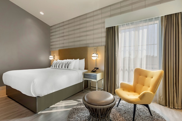 Deluxe Room, 1 King Bed, Non Smoking, Balcony | 1 bedroom, in-room safe, desk, blackout drapes