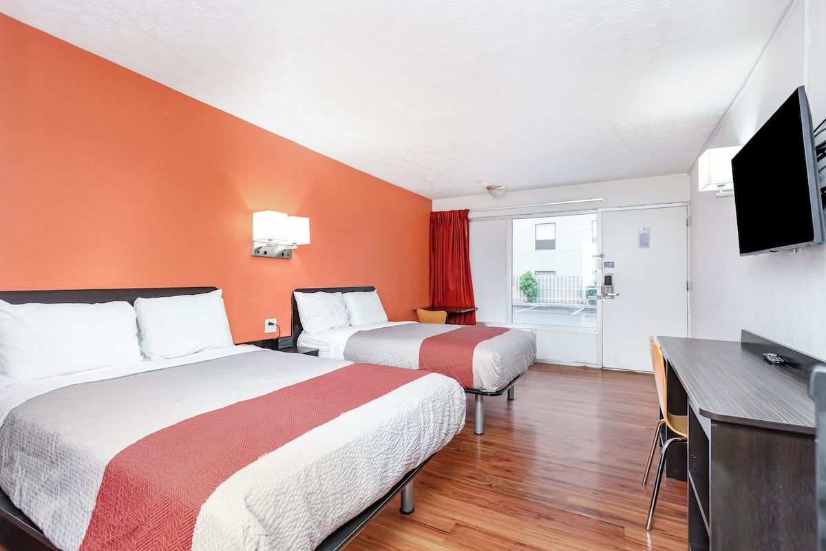 Zimmer, 2 Doppelbetten, Nichtraucher