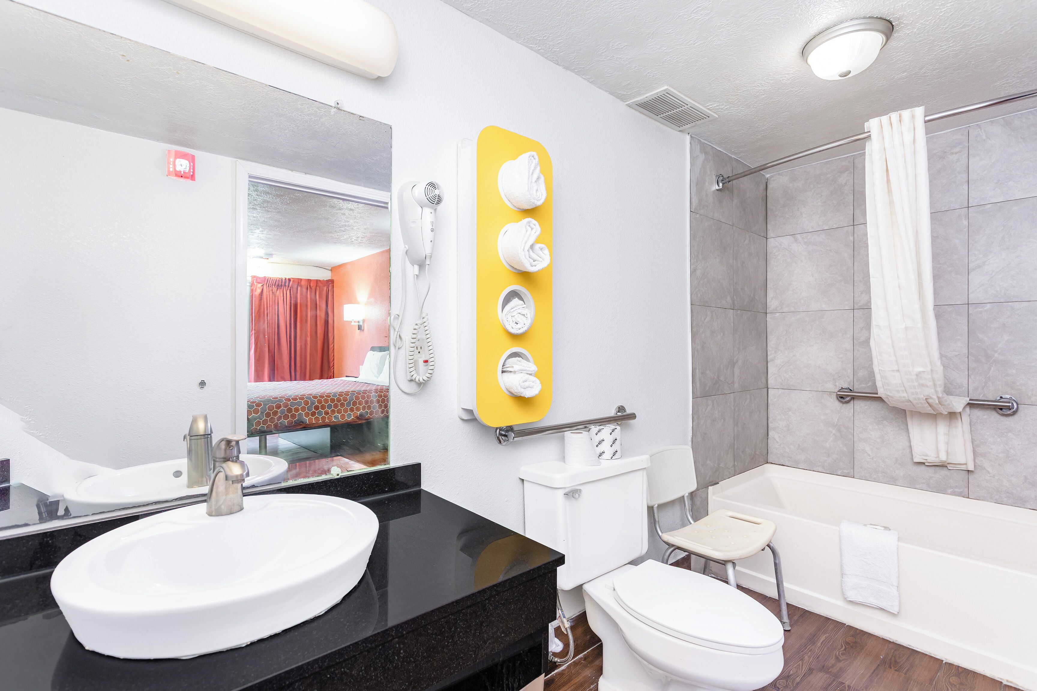 Photo - Relax Inn by OYO Columbus OH I 70