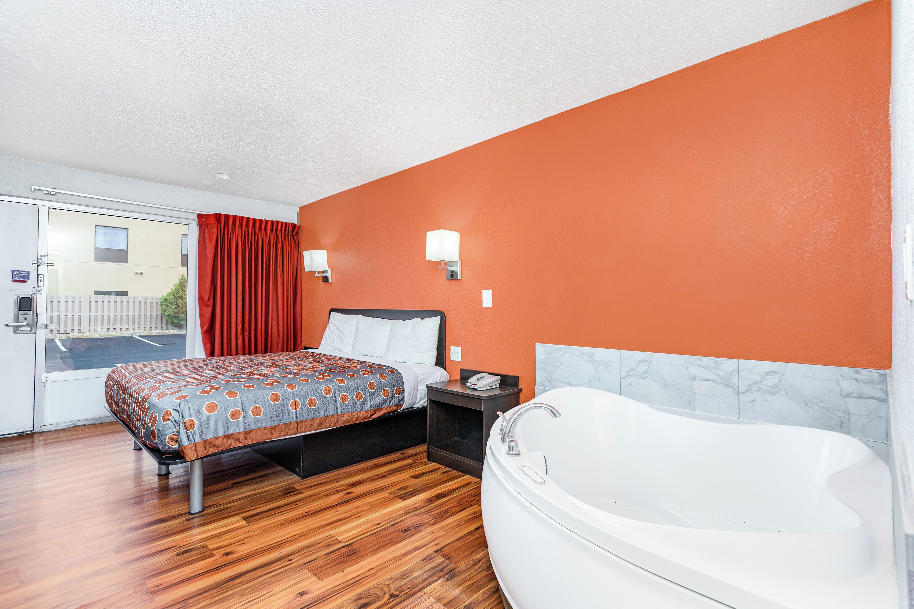 Chambre, 1 très grand lit, non-fumeur, bain à remous