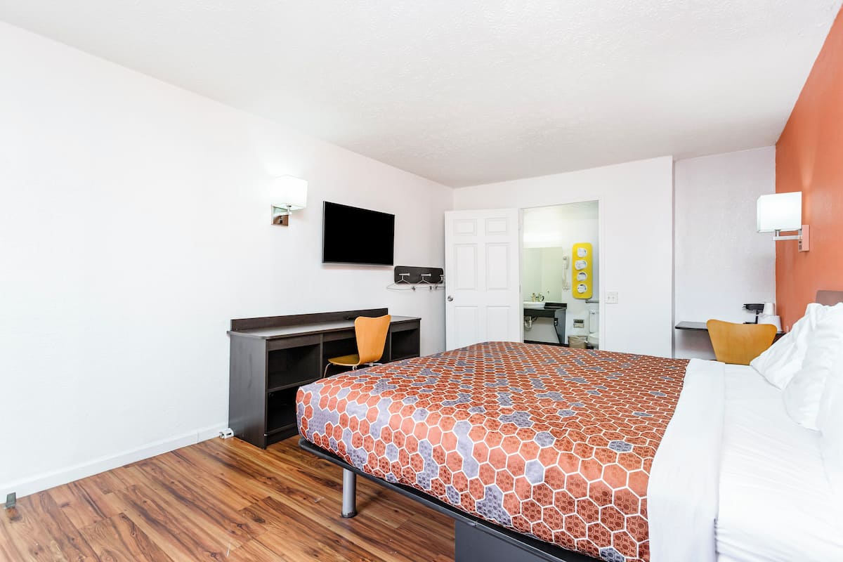 Zimmer, 1 King-Bett, barrierearme Badewanne, Nichtraucher