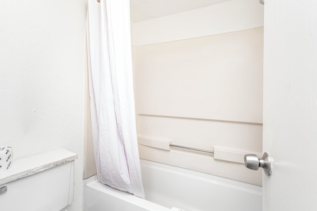 Zimmer, 2 Doppelbetten, Raucher | Badezimmer