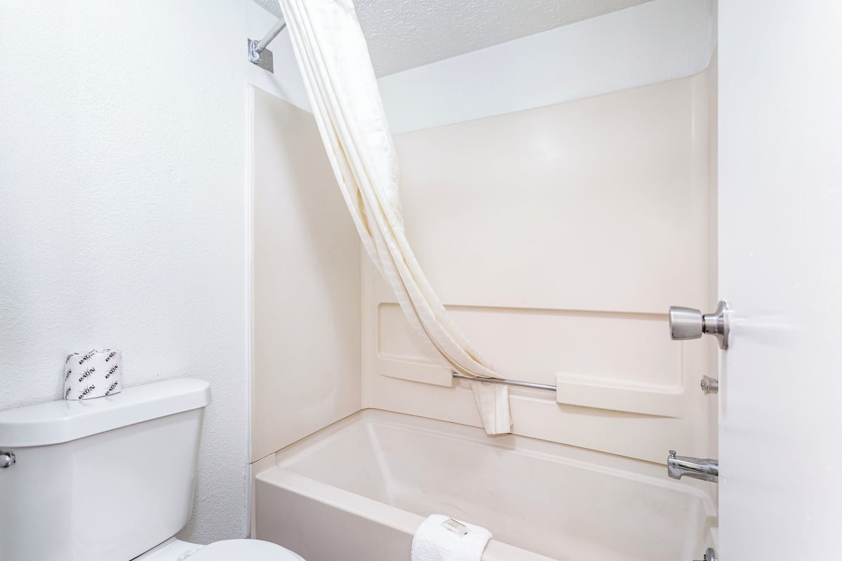 Zimmer, 2 Doppelbetten, Nichtraucher | Badezimmer