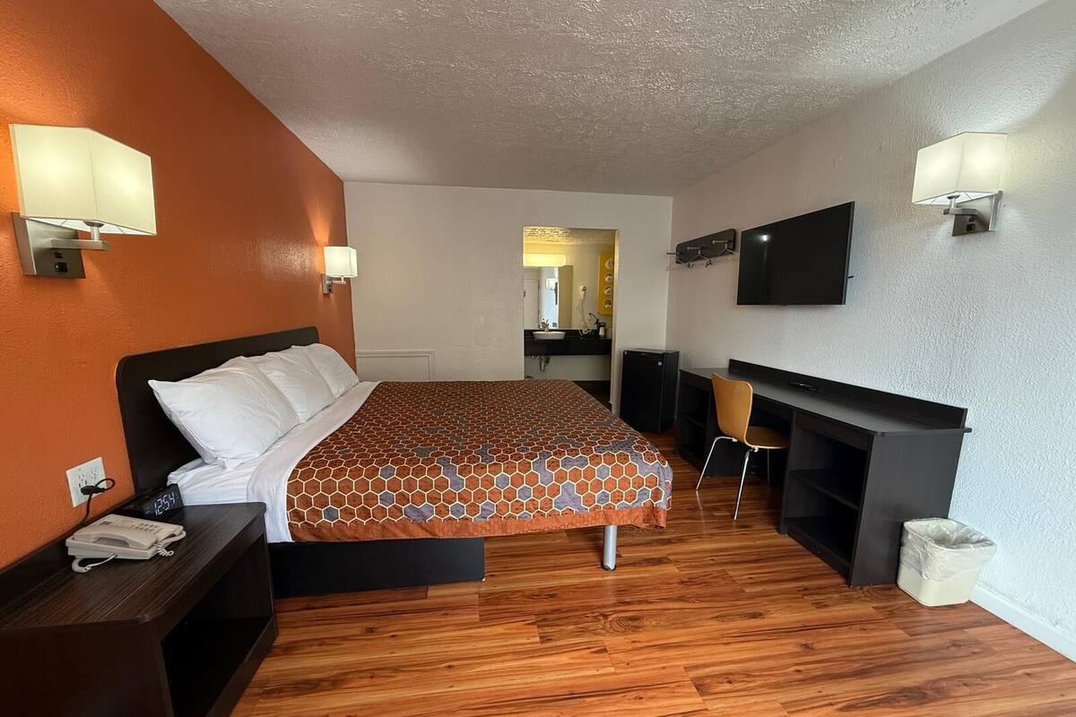 1 bedroom, desk, iron/ironing board, free WiFi