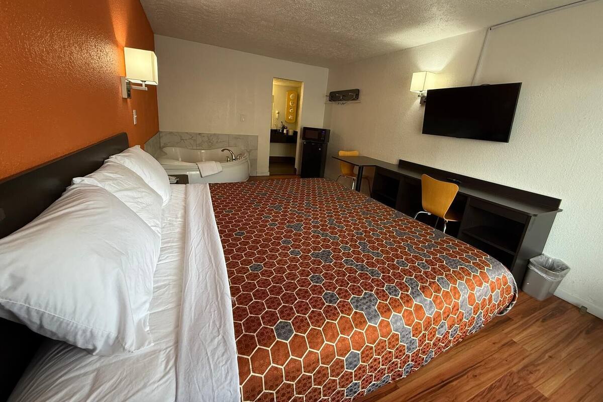 1 bedroom, desk, iron/ironing board, free WiFi